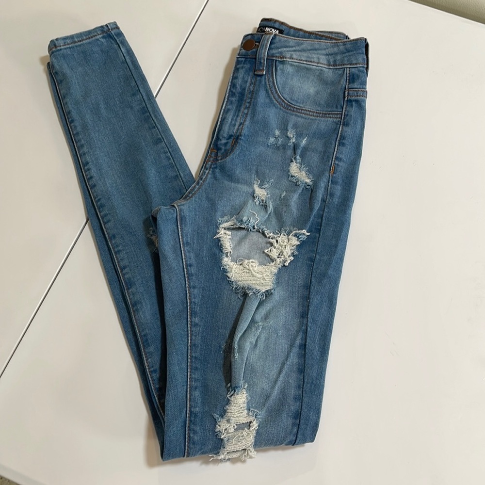 NEW BLUE DENIM JEANS FASHIONNOVA DRAMA JEANS DISTRESSED SZ 0 MEDIUM BLUE WASH
